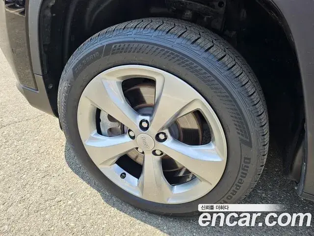 Jeep Cherokee 2022 — ფოტო 10/20