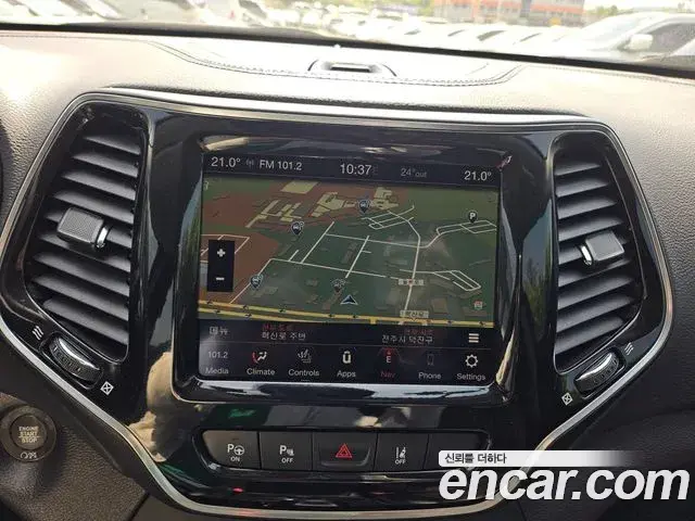 Jeep Cherokee 2022 — ფოტო 9/20