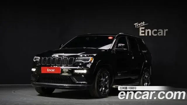 Jeep Grand Cherokee 2019 — Şəkil 26/32