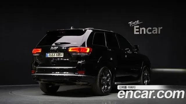 Jeep Grand Cherokee 2019 — Şəkil 12/32
