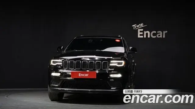 Jeep Grand Cherokee 2019 — Şəkil 17/32