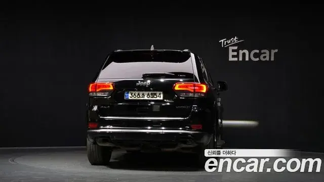 Jeep Grand Cherokee 2019 — Şəkil 31/32
