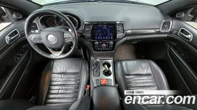 Jeep Grand Cherokee 2019 — Şəkil 24/32