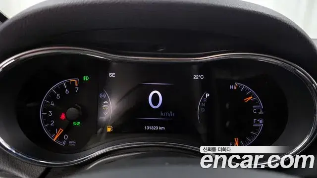 Jeep Grand Cherokee 2019 — Şəkil 29/32