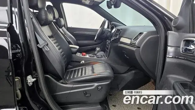 Jeep Grand Cherokee 2019 — Şəkil 32/32