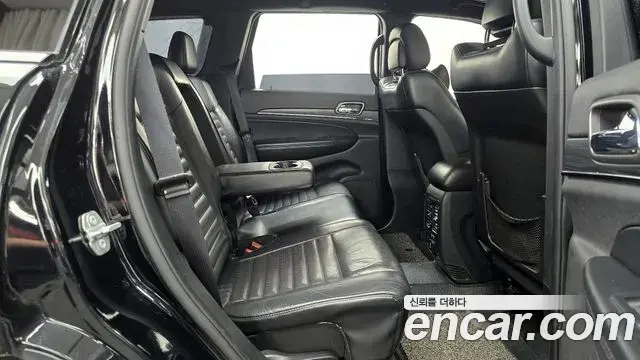 Jeep Grand Cherokee 2019 — Şəkil 30/32