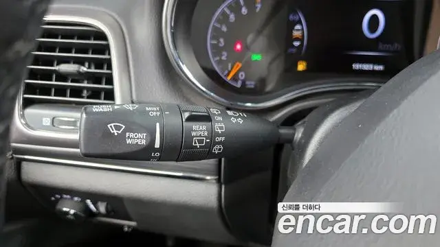 Jeep Grand Cherokee 2019 — Şəkil 14/32