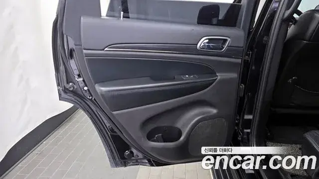 Jeep Grand Cherokee 2019 — Şəkil 11/32