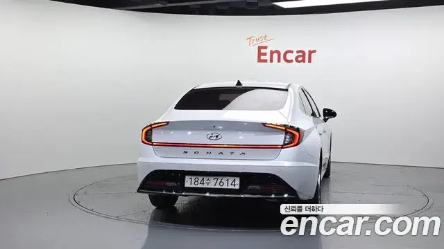 Hyundai Sonata Hybrid 2022 — ფოტო 15/20
