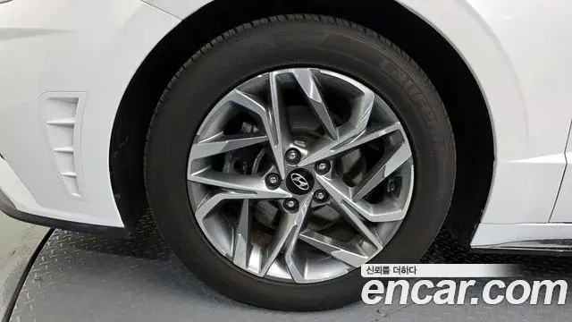 Hyundai Sonata Hybrid 2022 — ფოტო 16/20