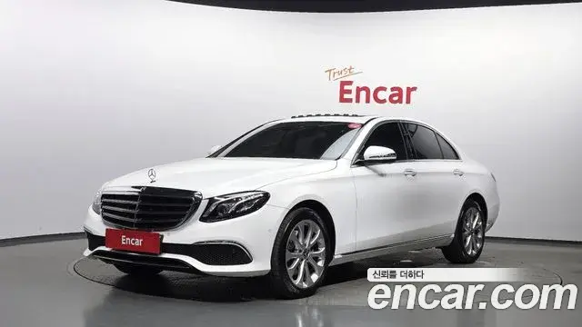 Mercedes-Benz E-Class 2020 — Photo 8/20