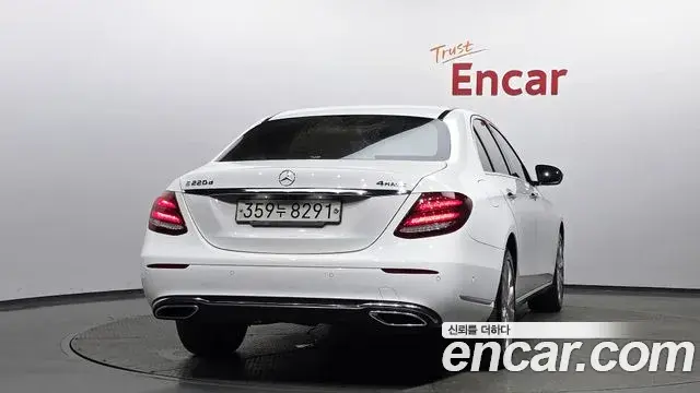 Mercedes-Benz E-Class 2020 — Photo 4/20