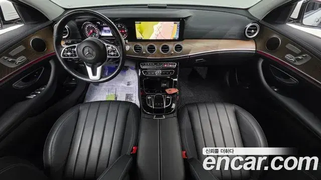 Mercedes-Benz E-Class 2020 — Photo 15/20