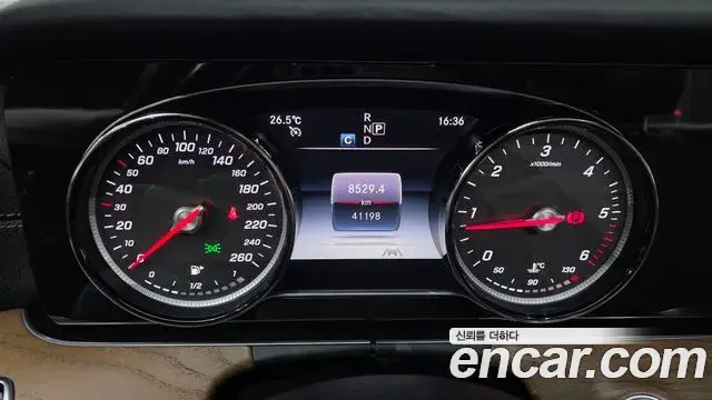 Mercedes-Benz E-Class 2020 — Photo 5/20