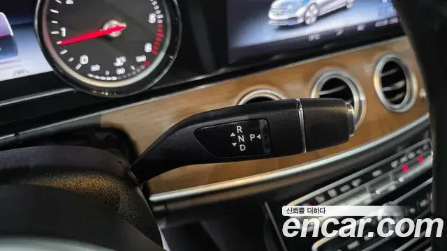 Mercedes-Benz E-Class 2020 — Photo 19/20