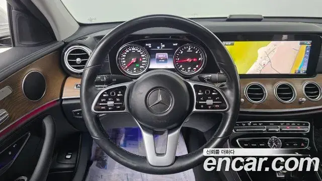 Mercedes-Benz E-Class 2020 — Photo 14/20