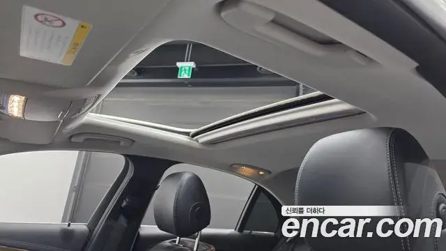 Mercedes-Benz E-Class 2020 — Photo 12/20