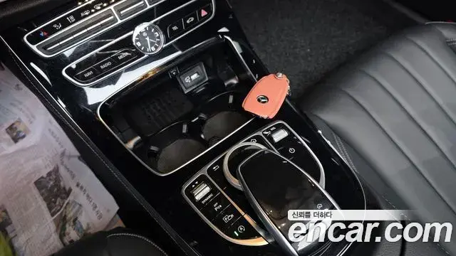 Mercedes-Benz E-Class 2020 — Photo 2/20