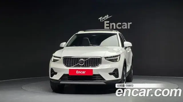 Volvo XC40 2025 — Şəkil 10/20
