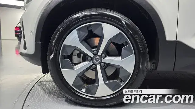 Volvo XC40 2025 — Şəkil 6/20