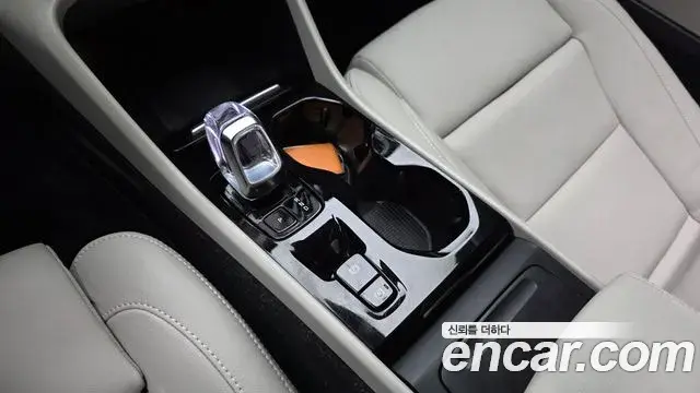 Volvo XC40 2025 — Şəkil 16/20