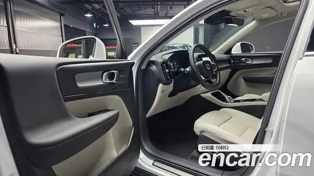 Volvo XC40 2025 — Şəkil 19/20