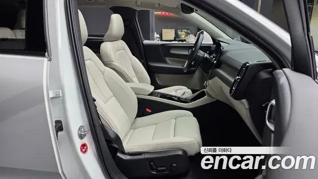 Volvo XC40 2025 — Şəkil 13/20