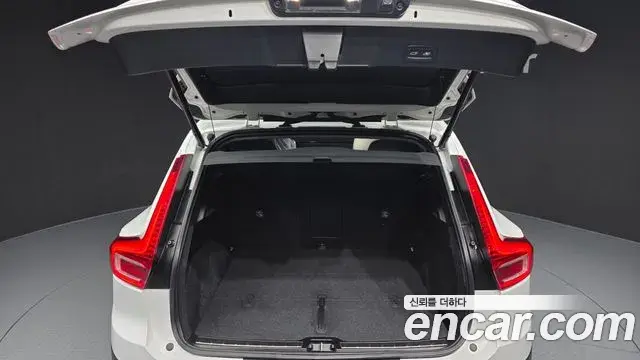 Volvo XC40 2025 — Şəkil 2/20