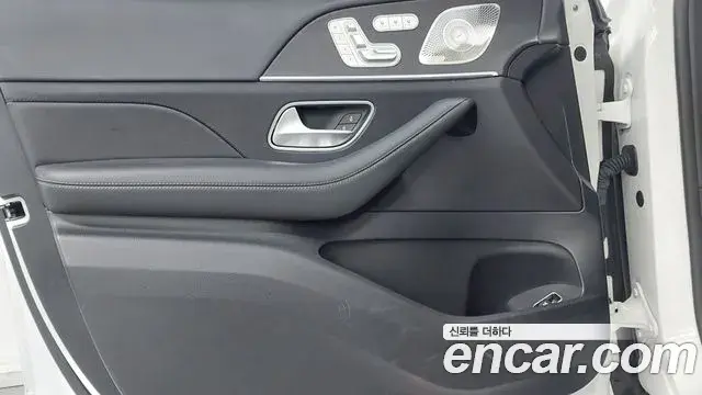 Mercedes-Benz GLE-Class 2023 — Photo 6/20