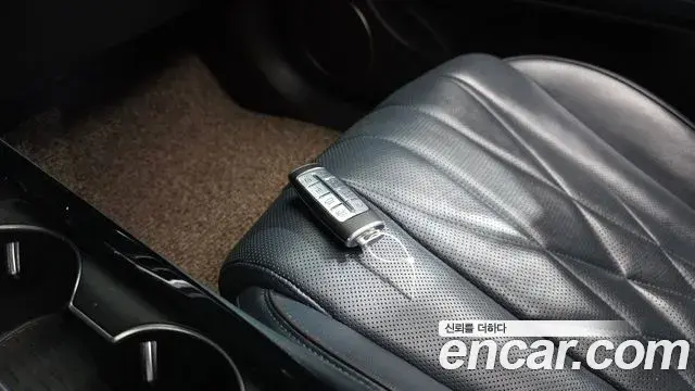 Genesis G80 2021 — ფოტო 28/33