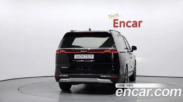 Kia Carnival 2023 — ფოტო 10/20
