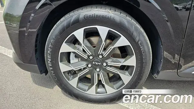 Kia Carnival 2023 — ფოტო 19/20