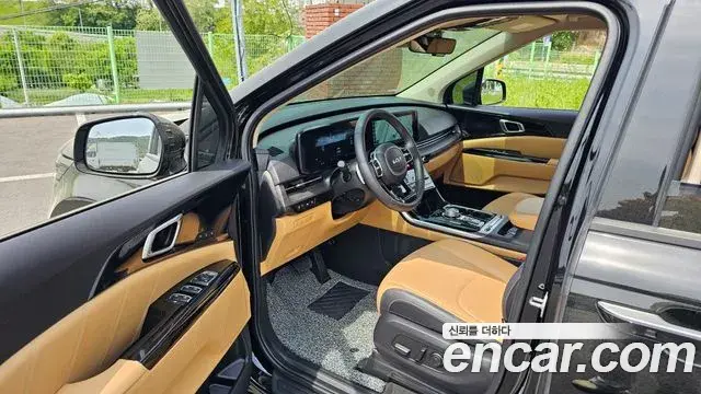 Kia Carnival 2023 — ფოტო 17/20