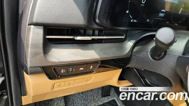 Kia Carnival 2023 — ფოტო 15/20