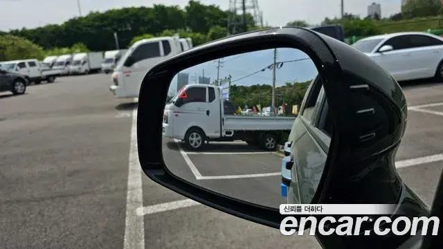 Kia Carnival 2023 — ფოტო 8/20