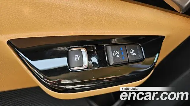 Kia Carnival 2023 — ფოტო 16/20