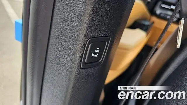 Kia Carnival 2023 — ფოტო 5/20