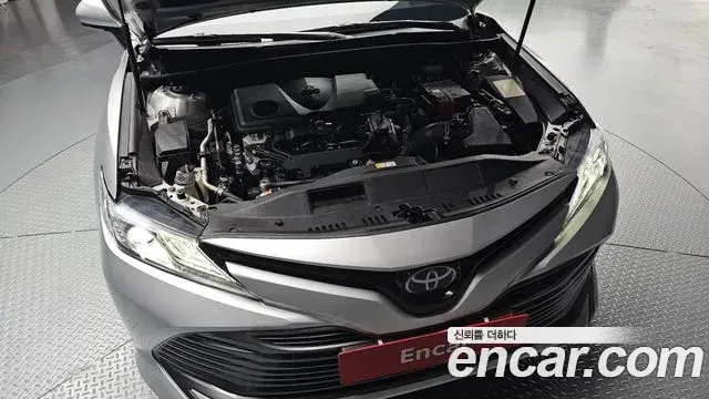 Toyota Camry 2018 — Şəkil 7/31