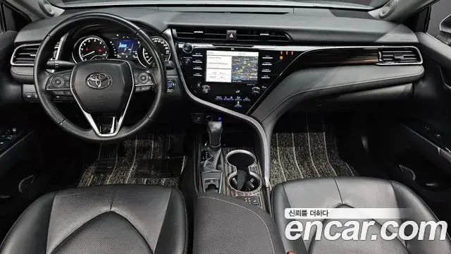 Toyota Camry 2018 — Şəkil 31/31