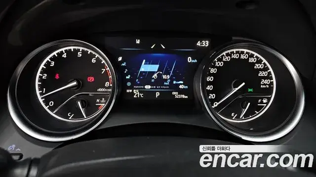 Toyota Camry 2018 — Şəkil 8/31