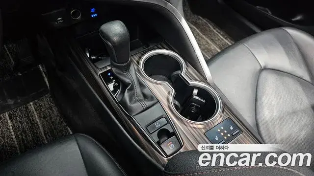 Toyota Camry 2018 — Şəkil 21/31