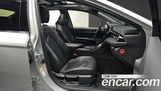Toyota Camry 2018 — Şəkil 1/31
