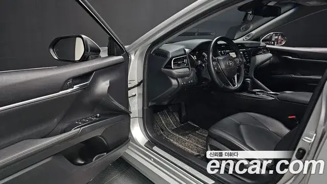Toyota Camry 2018 — Şəkil 9/31
