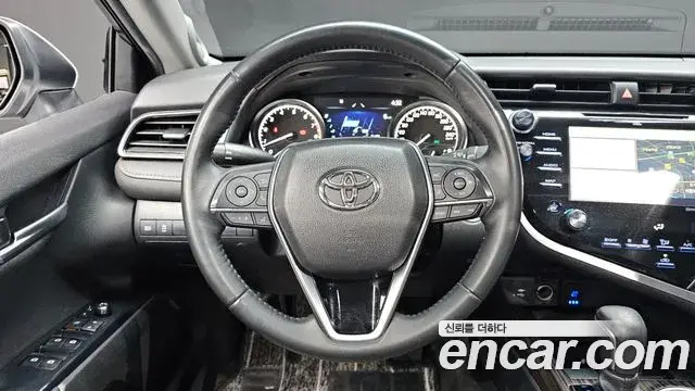 Toyota Camry 2018 — Şəkil 11/31