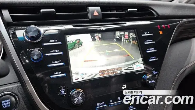 Toyota Camry 2018 — Şəkil 30/31