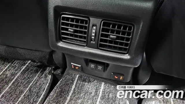 Toyota Camry 2018 — Şəkil 25/31