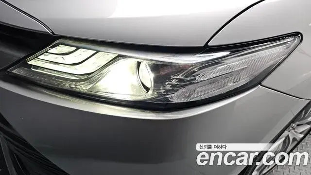 Toyota Camry 2018 — Şəkil 14/31