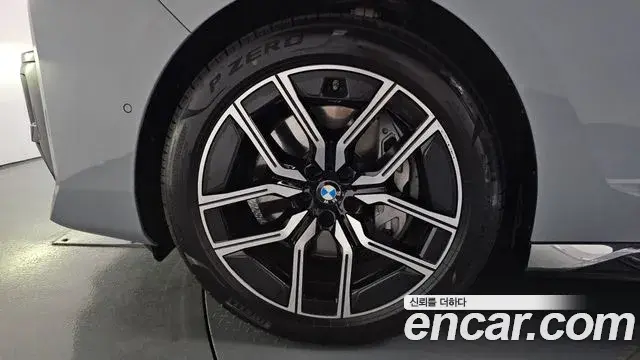 BMW 7 Series 2023 — ფოტო 15/40