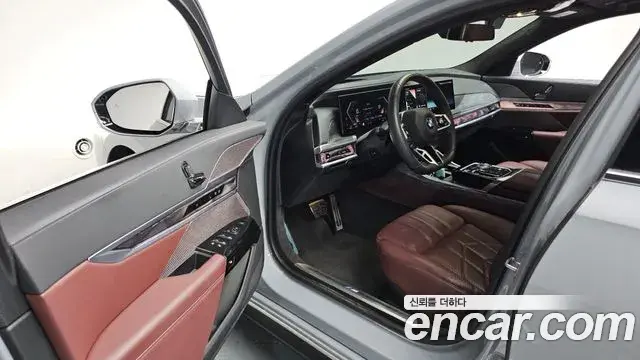 BMW 7 Series 2023 — ფოტო 35/40