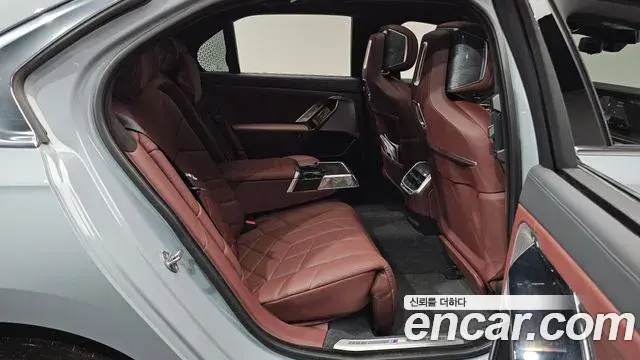 BMW 7 Series 2023 — ფოტო 6/40